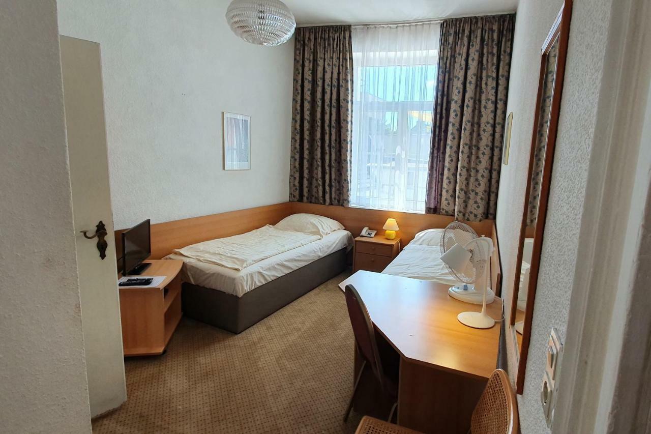 Central Budget Hotel Bonn Buitenkant foto