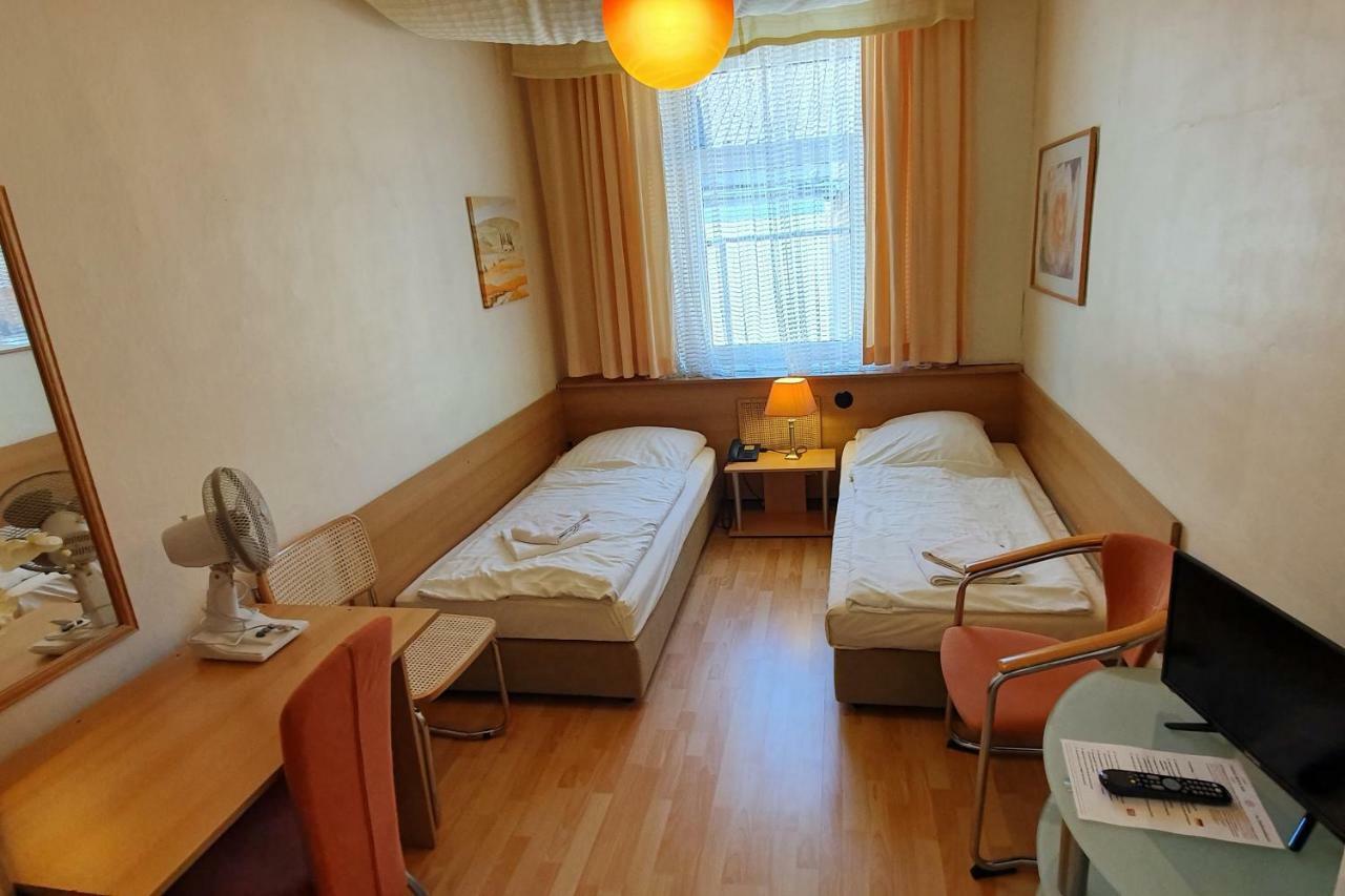 Central Budget Hotel Bonn Buitenkant foto